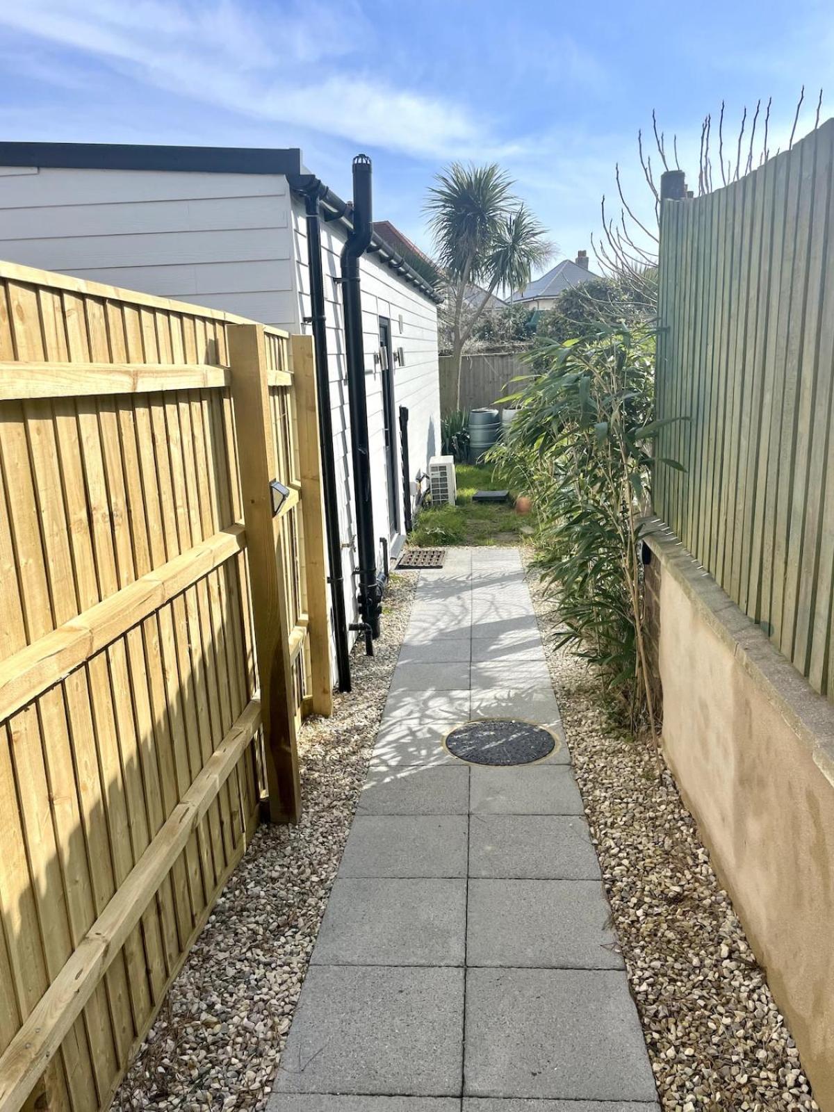 Maria Garden - 2 Mins To - Coastal - Large Garden - Modern Hébergement de vacances *
